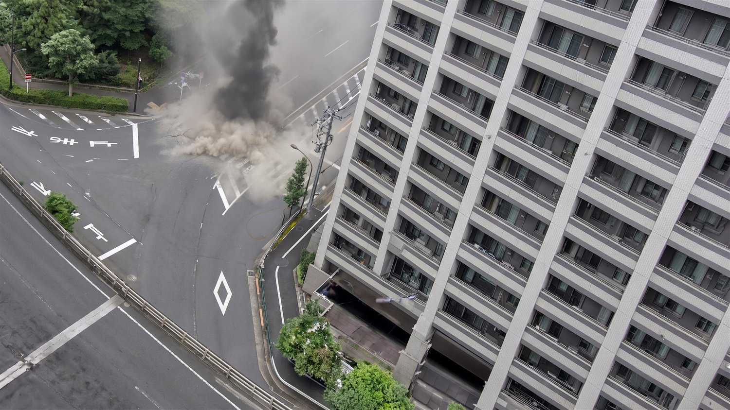 3DGS背景の破綻を修正し、Photoshopで煙を加筆した空撮プレート